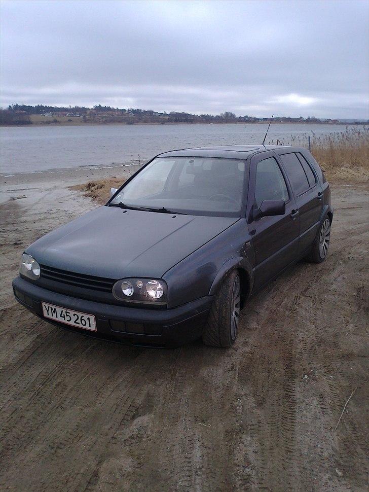VW Golf 3 1,9 TDI. GT. - venstre fordør, skal desværre males, efter et uheld her i vinters, den gamle dør er død!! billede 5