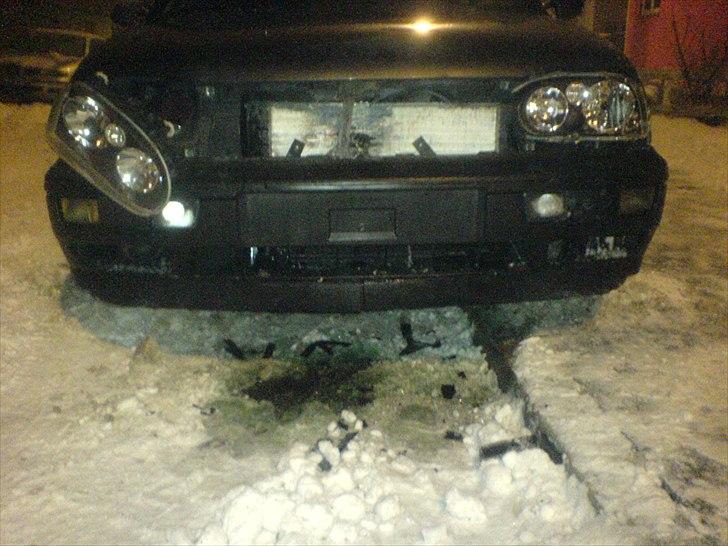 VW golf 3  - efter nogen sys de sku smadre den ved at sætte kanonslag på  billede 16