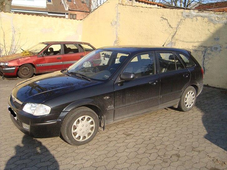 Mazda 323F BJ billede 1