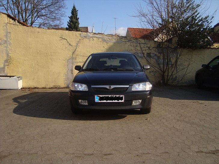 Mazda 323F BJ billede 2