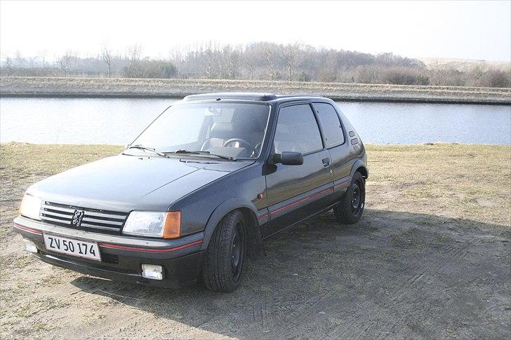 Peugeot 205 1.9 gti mi16 billede 2