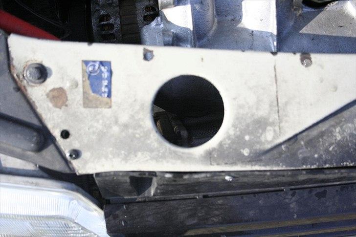 Peugeot 205 1.9 gti mi16 - Der er ikke meget plads mellem køler og indsugningsmanifold:) billede 8
