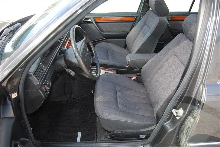 Mercedes Benz E220 (skulle aldrig ha solgt den) billede 9