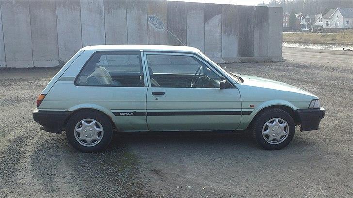Toyota Corolla 1.3 12V Totalskadet billede 2