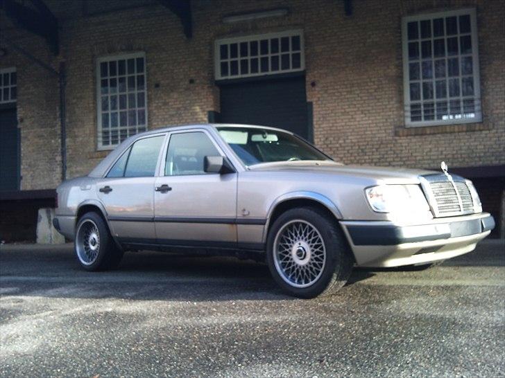 Mercedes Benz 230E w124 billede 6