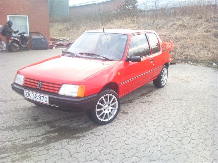 Peugeot 205 "paul" givet væk billede 1