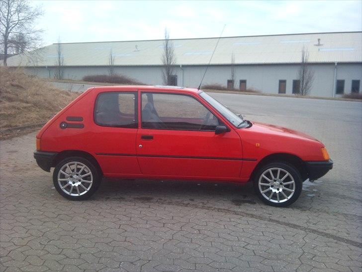 Peugeot 205 "paul" givet væk billede 4