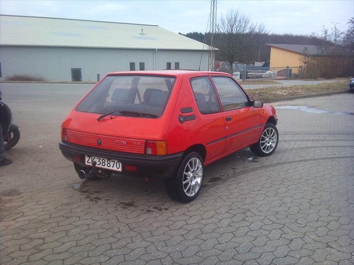 Peugeot 205 "paul" givet væk billede 5