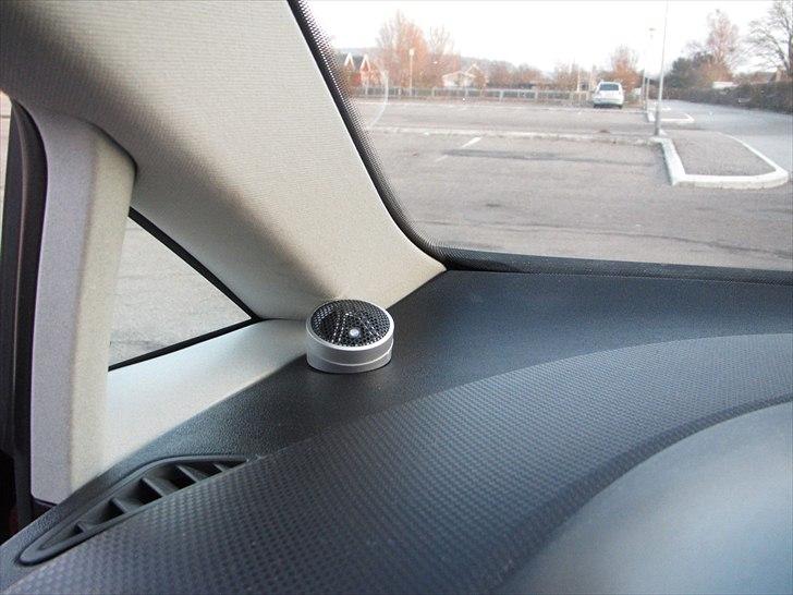 Seat Leon TFSI Solgt - Små diskant højtalere monteret i begge sider. billede 16