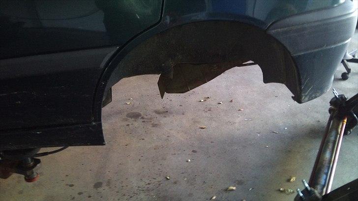 Peugeot 306 SOLGT - tja sku li skifte bagbro inden jeg ku bruge bilen haha :D billede 3