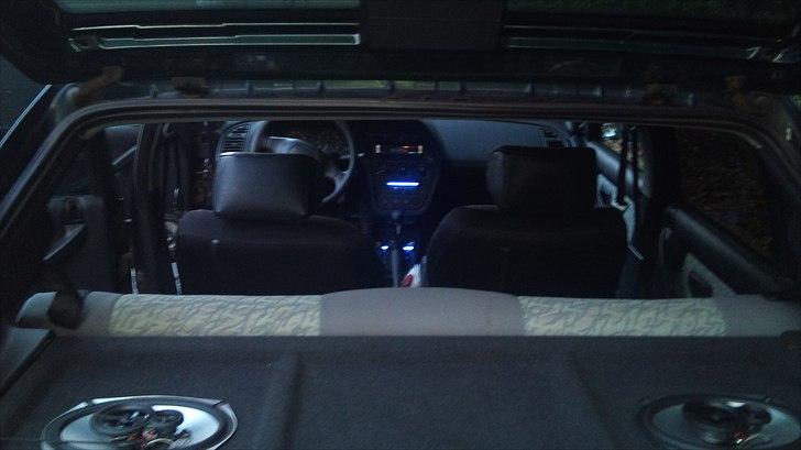 Peugeot 306 SOLGT - inden jeg havde lavet det inde i bilen. billede 13