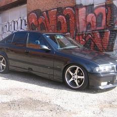 BMW 320i (325i) Solgt