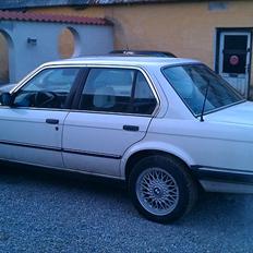BMW E30 320i