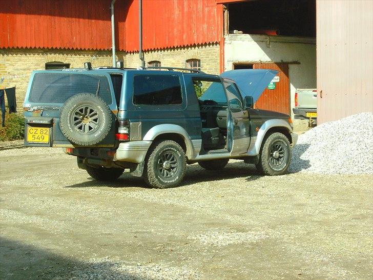 Mitsubishi pajero under ombykning billede 15