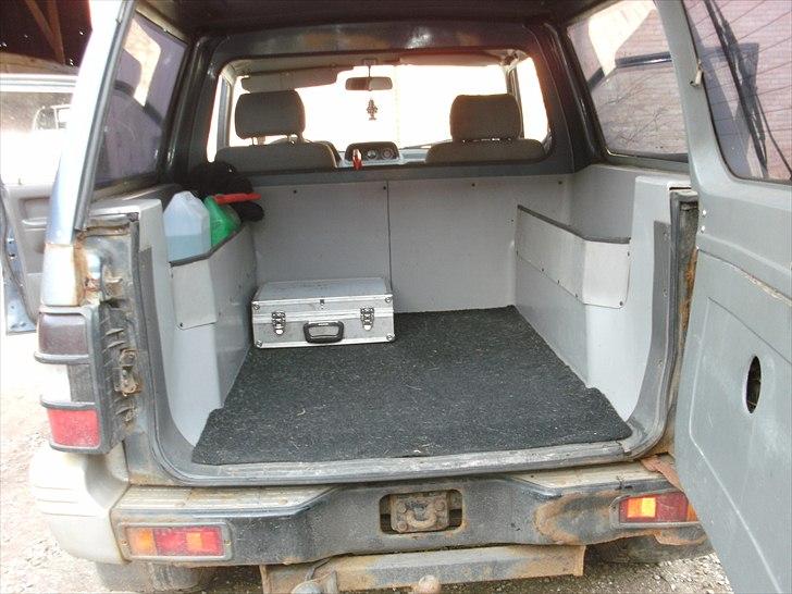 Mitsubishi pajero under ombykning billede 18