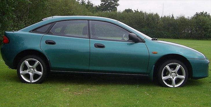 Mazda 323F **SOLGT** billede 9