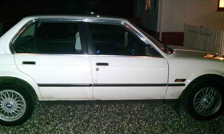 BMW E30 320i billede 2