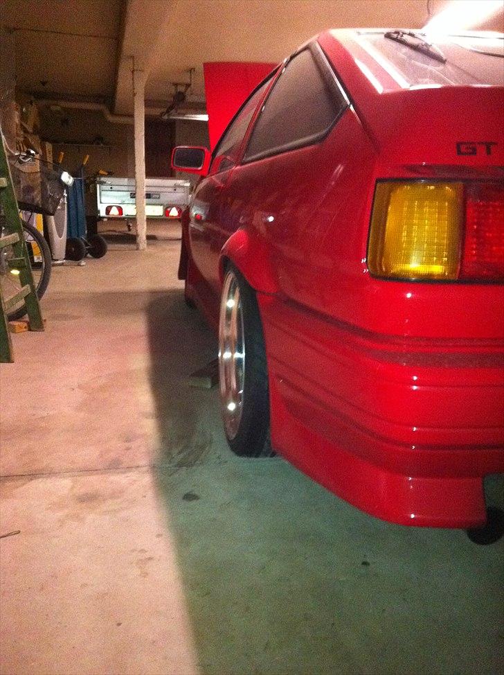 Toyota Corolla AE86 SOLGT - Ser noget federe ud med 30mm spacere på... Skærmforøgerne er ikke kun til pynt billede 15