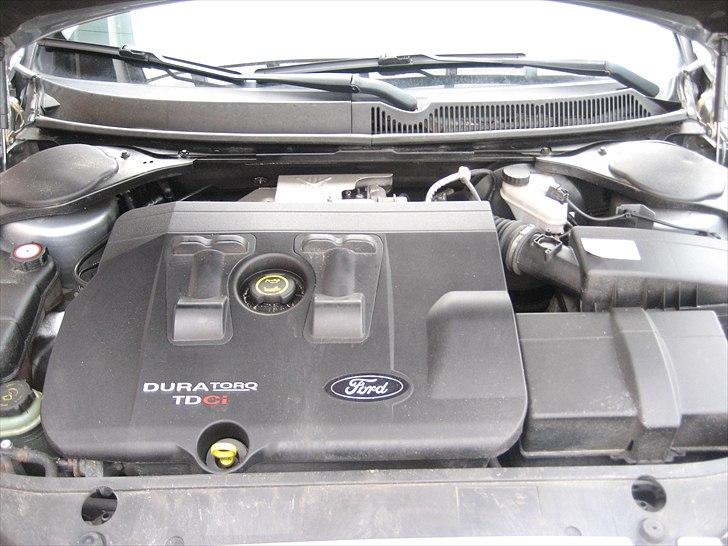 Ford Mondeo - Se lillemor - en plastikmotor... billede 13