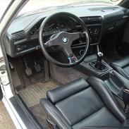 BMW 320 e30