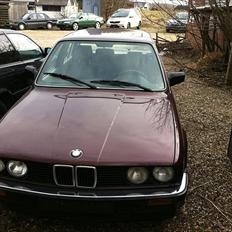 BMW E30 - 320i