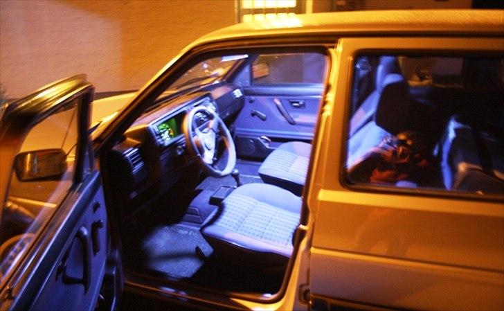 VW Golf 2 - Lys fra LED panel i kabinen. billede 13