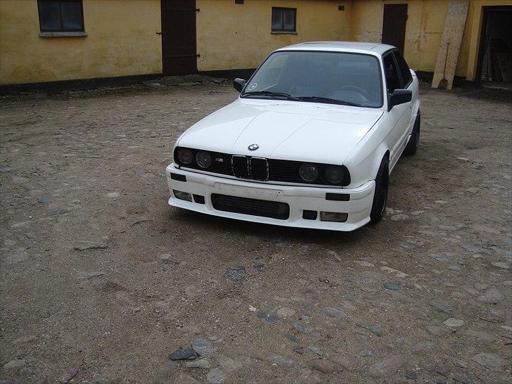 BMW 320 e30 billede 1