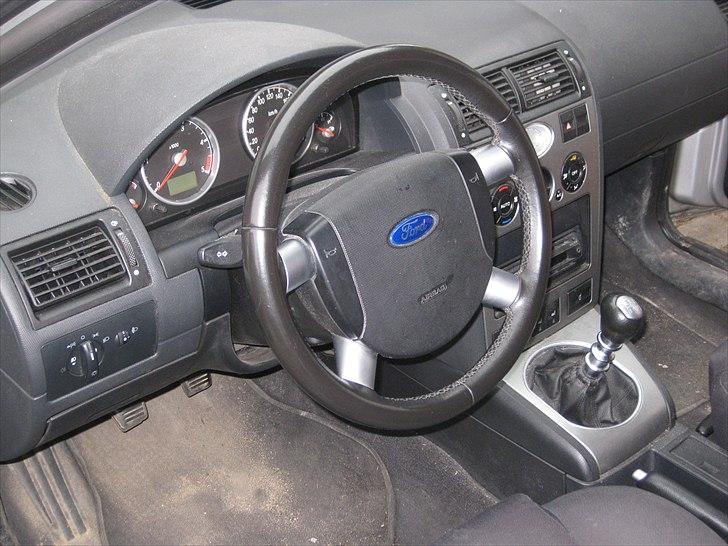 Ford Mondeo - kunne godt trænge til at blive gjordt ren billede 9