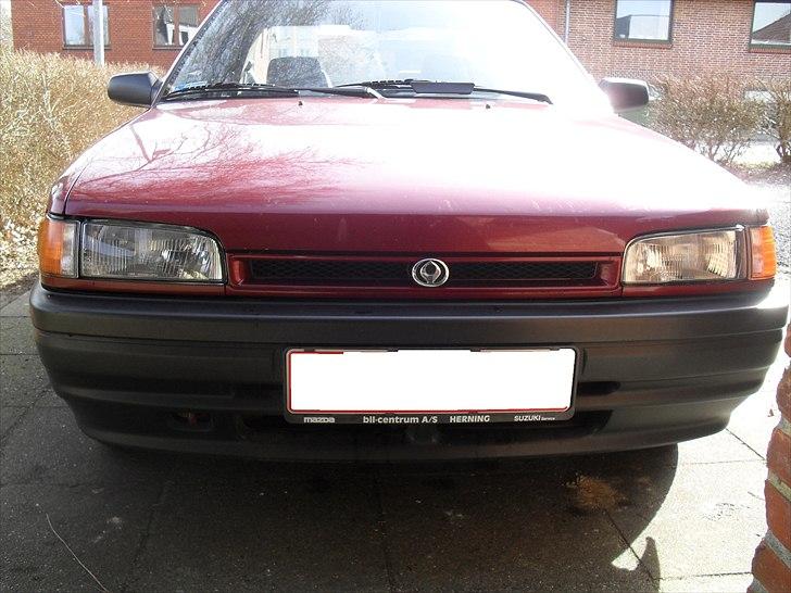 Mazda 323 Sedan billede 3