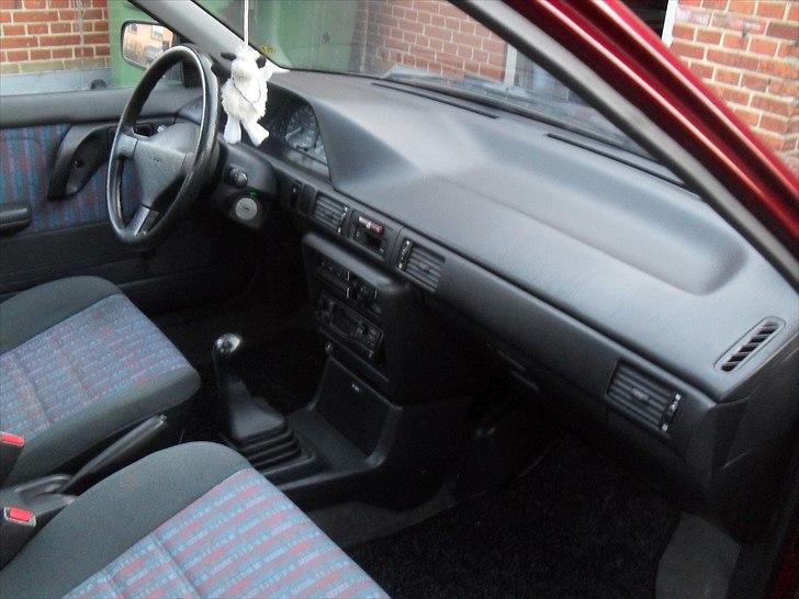 Mazda 323 Sedan billede 5