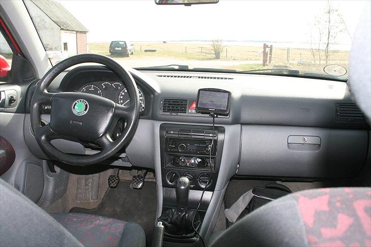 Skoda Octavia 1,9 TDI GLX *solgt* - Kabinen standard men fin. billede 14