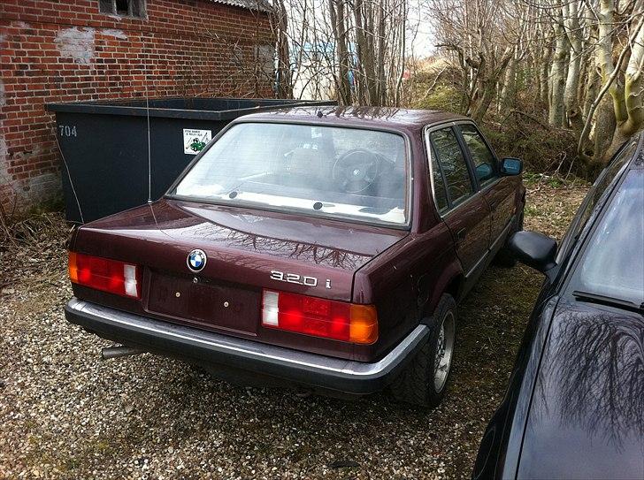 BMW E30 - 320i billede 1