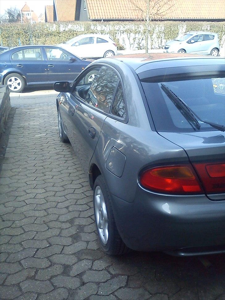 Mazda 323f ba billede 5