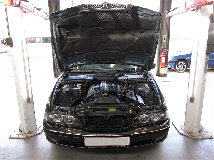 BMW e39 / SOLGT billede 2