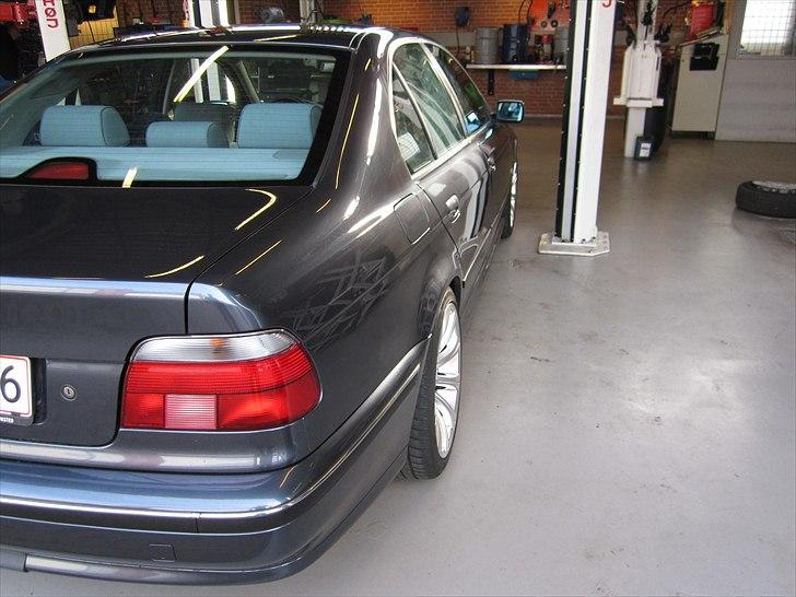 BMW e39 / SOLGT billede 6