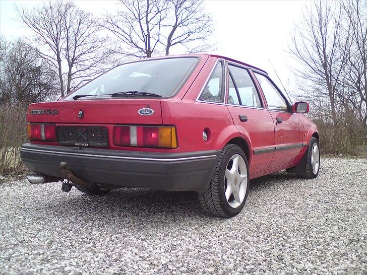 Ford Escort 1,3 Ghia solgt - Alu ;) billede 5