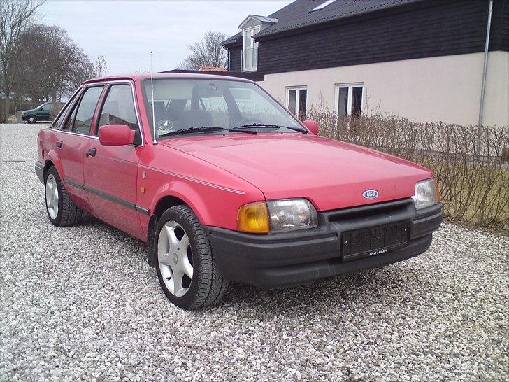 Ford Escort 1,3 Ghia solgt - Alu ;) billede 6