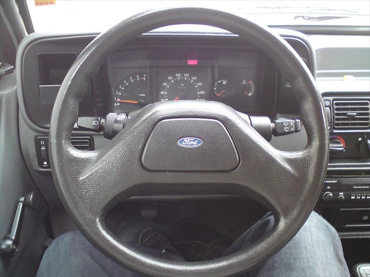 Ford Escort 1,3 Ghia solgt - Lækkert rat :) billede 8