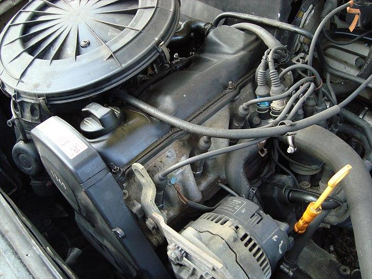 Audi 80 - Dejlig "tørt" motorrum :) billede 13