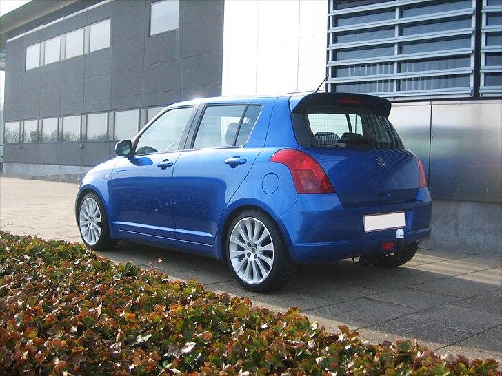 Suzuki Swift 1,3 GLS 5d. - SOLGT billede 2