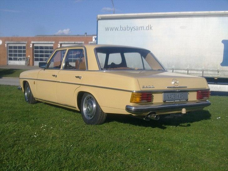 Mercedes Benz w115  /8  SOLGT billede 3