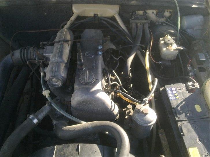 Mercedes Benz w115  /8  SOLGT billede 4