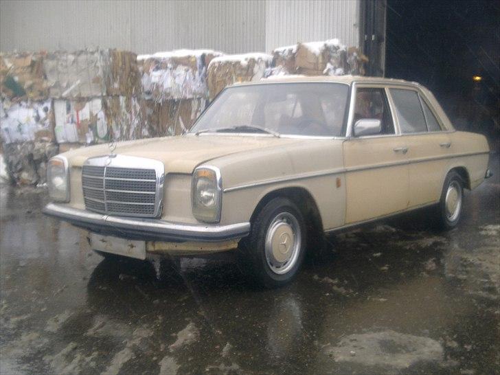 Mercedes Benz w115  /8  SOLGT billede 11