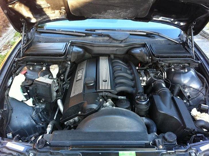 BMW E39 528iA - SOLGT billede 6