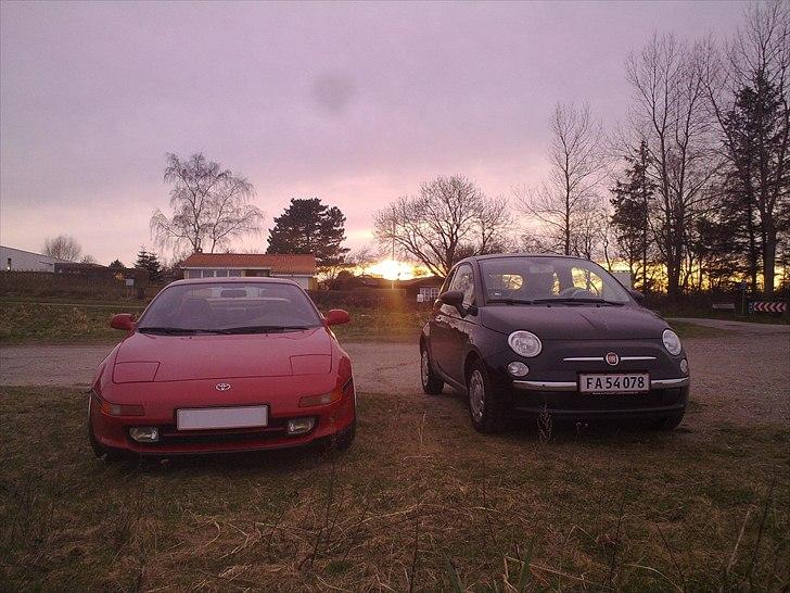 Toyota MR2 2.0 GTI 16 (solgt) - Mister 2 og fætter langben :-) hvem siger en Fiat 500 er lille? lav er den ikke! billede 5