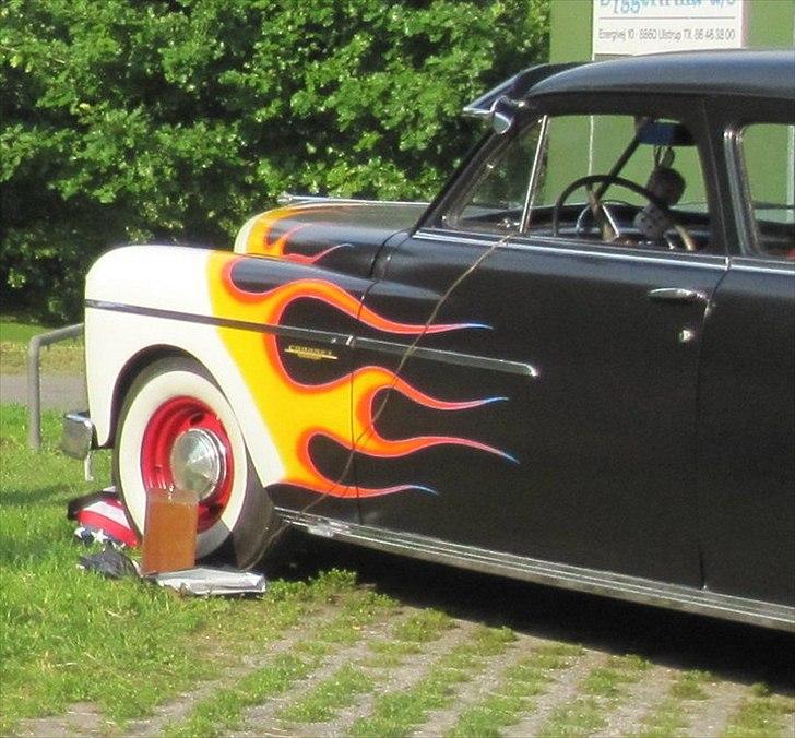 Dodge Coronet Club Coupe - Højttaleren der står udenfor bilen og sparker Rock ´n´ Roll ud :) billede 18