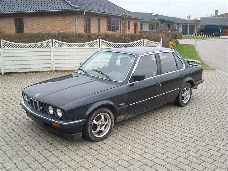 BMW E30 320i *SOLGT* - We learned from an early age that FWD sucks !!! billede 1