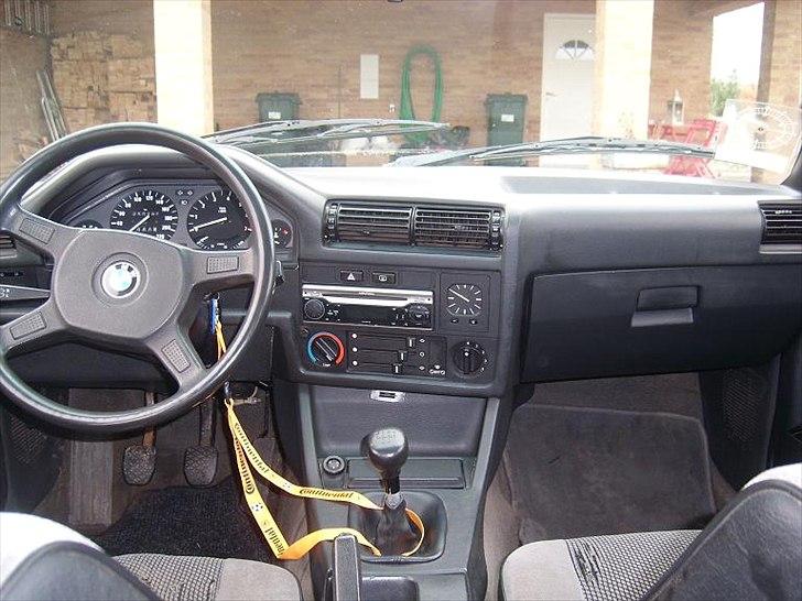 BMW E30 320i *SOLGT* billede 10