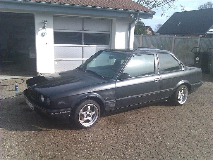 BMW e30 320/25 (SOLGT) billede 1