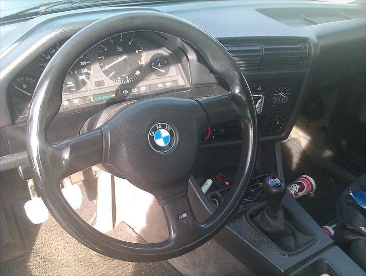 BMW e30 320/25 (SOLGT) billede 8